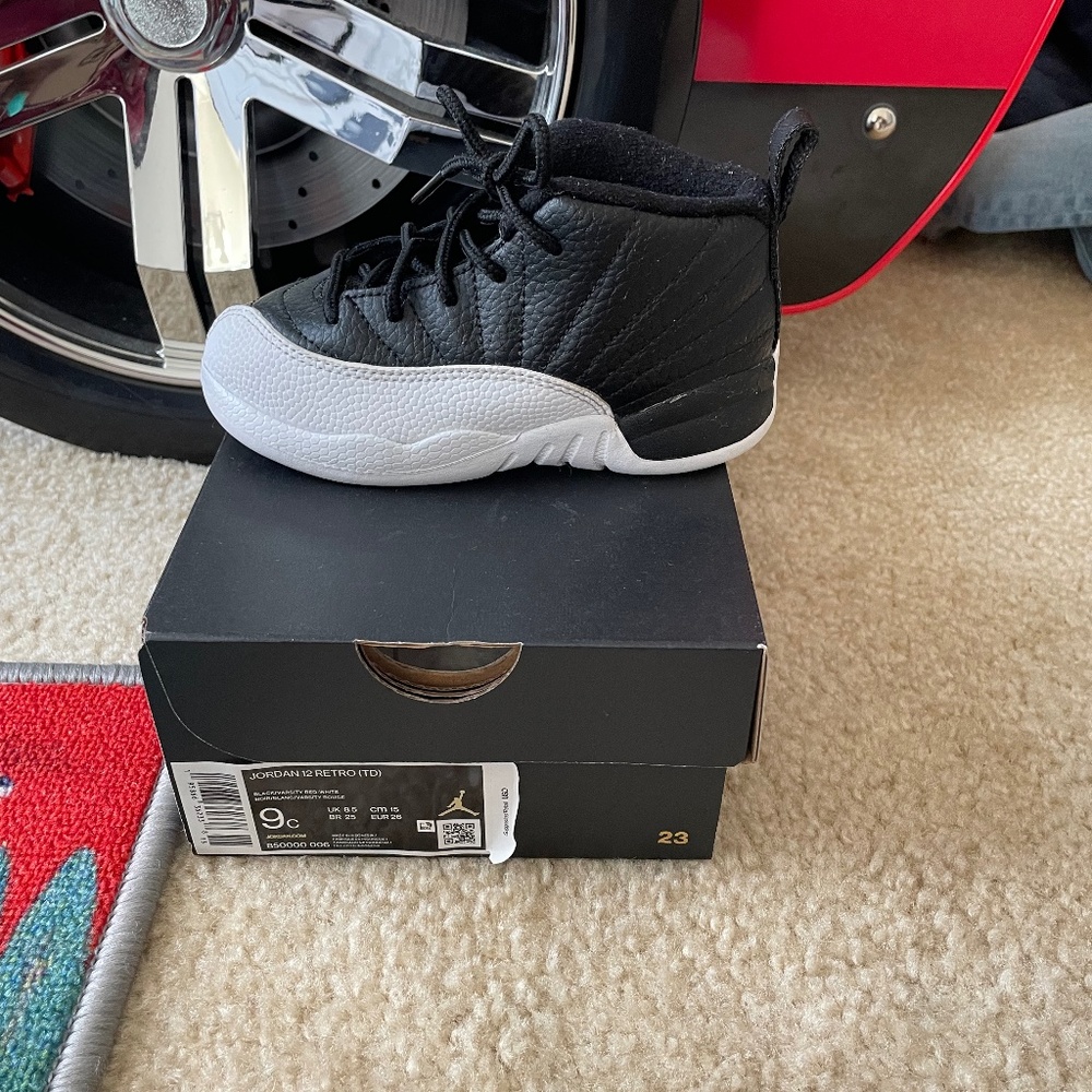 Jordan 12  Playoff 2022 Size 9c